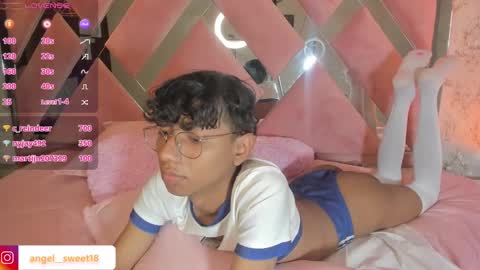 Snapshot of angel__sweet18 chatting on December 3, 3:41 am online show from December 3, 3:41 am