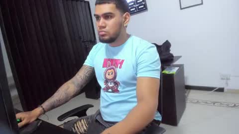 Snapshot of angel__tattoo chatting on April 27, 10:41 pm angel__tattoo online show from April 27, 10:41 pm