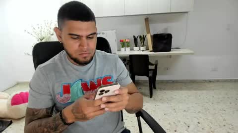 Snapshot of angel__tattoo chatting on May 23, 5:28 pm angel__tattoo online show from May 23, 5:28 pm