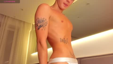 Snapshot of angel_andreww chatting on December 26, 3:31 pm angel_andreww online show from December 26, 3:31 pm