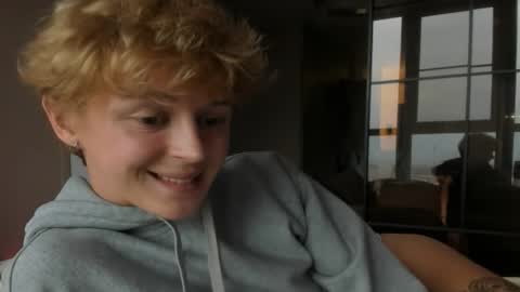 Snapshot of angel_andreww chatting on April 23, 3:25 pm angel_andreww online show from April 23, 3:25 pm