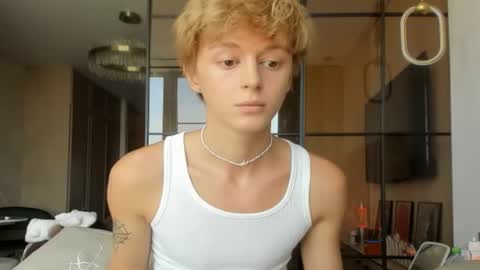 Snapshot of angel_andreww chatting on April 25, 9:45 am angel_andreww online show from April 25, 9:45 am