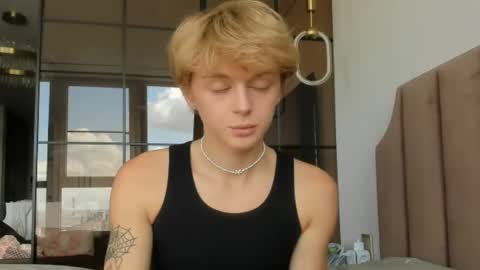 Snapshot of angel_andreww chatting on April 27, 10:46 am angel_andreww online show from April 27, 10:46 am