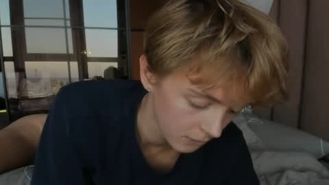 Snapshot of angel_andreww chatting on April 28, 4:12 pm angel_andreww online show from April 28, 4:12 pm