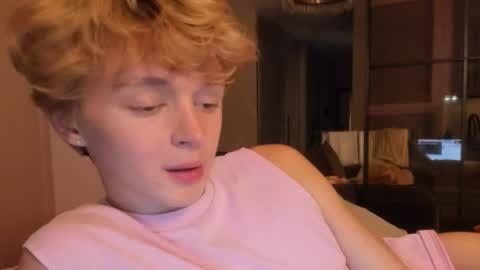 Snapshot of angel_andreww chatting on April 29, 5:30 pm angel_andreww online show from April 29, 5:30 pm