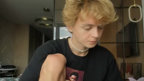 Snapshot of angel_andreww chatting on May 14, 10:33 am angel_andreww online show from May 14, 10:33 am