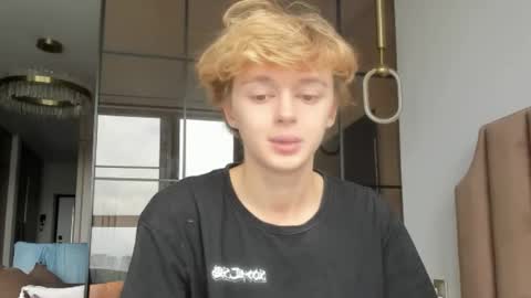 Snapshot of angel_andreww chatting on May 17, 8:12 am angel_andreww online show from May 17, 8:12 am