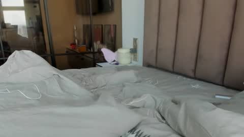 Snapshot of angel_andreww chatting on June 19, 11:14 am angel_andreww online show from June 19, 11:14 am