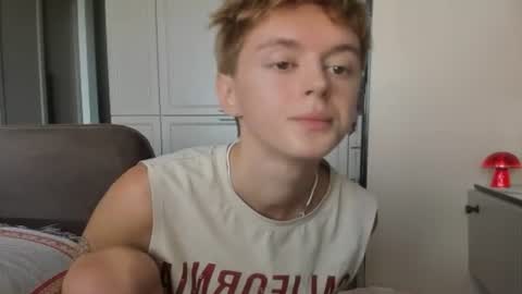 Snapshot of angel_andreww chatting on July 1, 10:50 am angel_andreww online show from July 1, 10:50 am