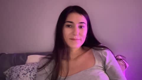 Snapshot of angel_babyyy1 chatting on October 24, 1:35 am Angel baby anna online show from October 24, 1:35 am