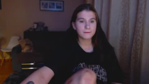 Snapshot of angel_gelya chatting on June 6, 4:01 pm Angel online show from June 6, 4:01 pm