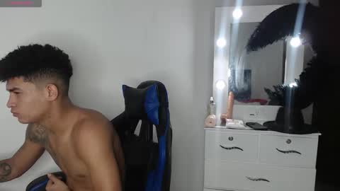 Snapshot of angel_latinguy chatting on October 13, 7:14 pm Angel online show from October 13, 7:14 pm