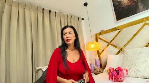 Nicolle  online show from December 22, 11:29 am