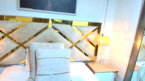 Nicolle  online show from May 27, 11:07 am