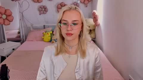 Snapshot of angel_tessa chatting on June 19, 1:15 pm Angelica online show from June 19, 1:15 pm