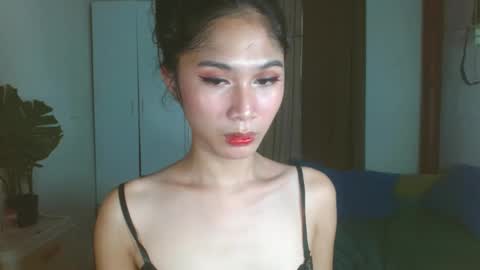 Snapshot of angela_mccollins chatting on December 7, 2:53 am angela online show from December 7, 2:53 am