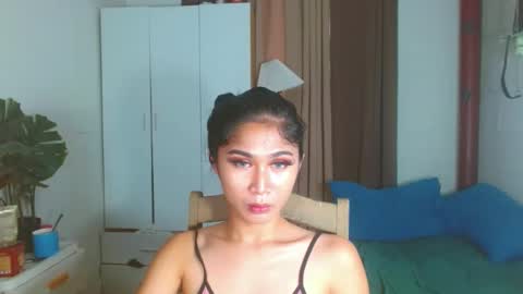 Snapshot of angela_mccollins chatting on December 12, 2:04 am angela online show from December 12, 2:04 am