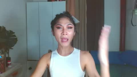 Snapshot of angela_mccollins chatting on December 14, 2:01 am angela online show from December 14, 2:01 am