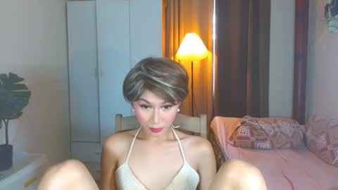 Snapshot of angela_mccollins chatting on October 10, 12:20 am angela online show from October 10, 12:20 am