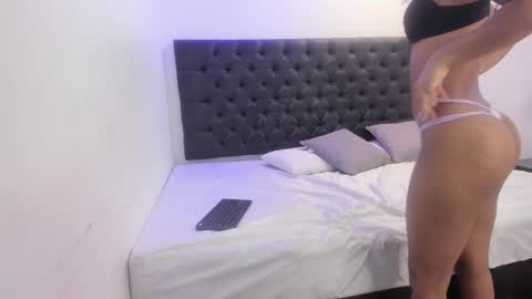 angela_rendon online show from April 27, 12:03 pm