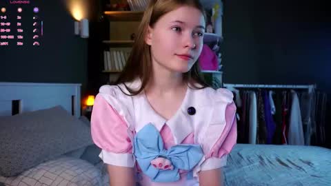 Snapshot of angelabalay chatting on January 6, 11:25 am Mary online show from January 6, 11:25 am