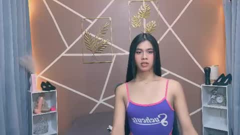 Snapshot of angelacharming_ chatting on August 6, 11:23 am angela online show from August 6, 11:23 am