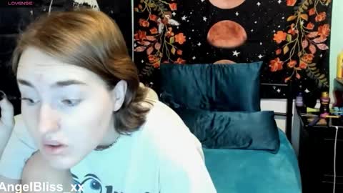 Snapshot of angelbliss_xx chatting on November 18, 2:21 pm Angel online show from November 18, 2:21 pm