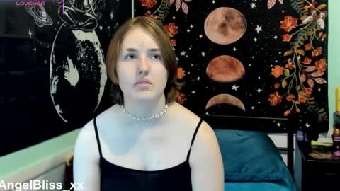 Snapshot of angelbliss_xx chatting on November 22, 4:17 pm Angel online show from November 22, 4:17 pm