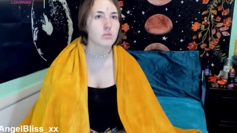 Snapshot of angelbliss_xx chatting on November 23, 3:45 pm Angel online show from November 23, 3:45 pm