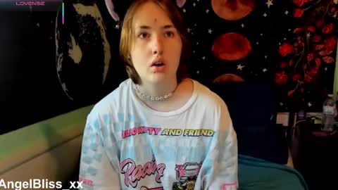 Snapshot of angelbliss_xx chatting on December 3, 5:33 pm Angel online show from December 3, 5:33 pm