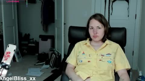 Snapshot of angelbliss_xx chatting on June 15, 2:41 pm Angel online show from June 15, 2:41 pm