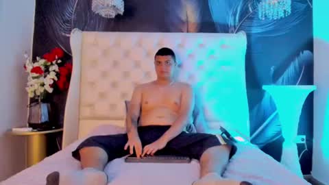 Snapshot of angelblue__ chatting on June 20, 7:38 pm angelblue online show from June 20, 7:38 pm