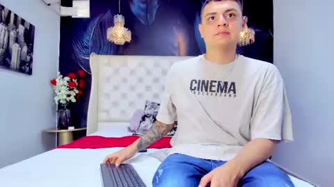 Snapshot of angelblue__ chatting on June 27, 7:52 pm angelblue online show from June 27, 7:52 pm