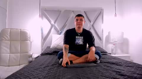 Snapshot of angelblue__ chatting on June 28, 7:53 pm angelblue online show from June 28, 7:53 pm