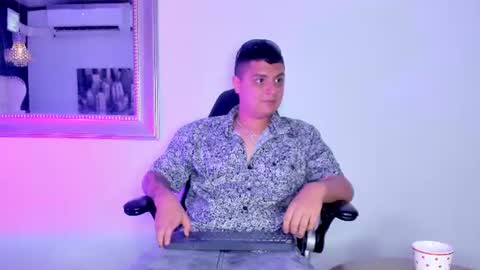 Snapshot of angelblue__ chatting on July 1, 9:03 pm angelblue online show from July 1, 9:03 pm