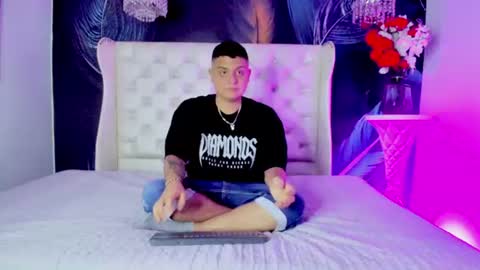 Snapshot of angelblue__ chatting on July 6, 7:49 pm angelblue online show from July 6, 7:49 pm