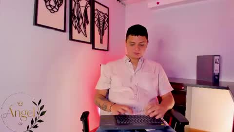 Snapshot of angelblue__ chatting on July 20, 7:49 pm angelblue online show from July 20, 7:49 pm