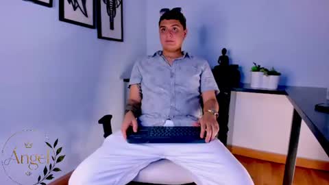Snapshot of angelblue__ chatting on August 1, 7:46 pm angelblue online show from August 1, 7:46 pm