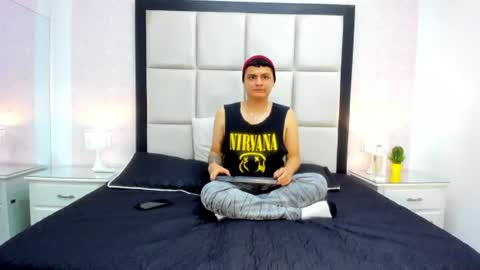 Snapshot of angelblue__ chatting on August 2, 7:56 pm angelblue online show from August 2, 7:56 pm