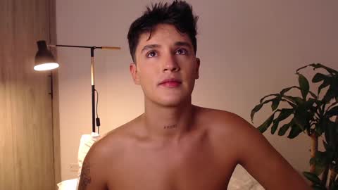 Snapshot of angelcossio chatting on December 4, 12:41 am Angel online show from December 4, 12:41 am