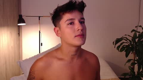 Snapshot of angelcossio chatting on December 13, 1:04 am Angel online show from December 13, 1:04 am