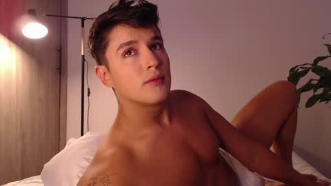 Snapshot of angelcossio chatting on December 18, 7:41 pm Angel online show from December 18, 7:41 pm