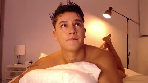 Snapshot of angelcossio chatting on October 29, 12:24 am Angel online show from October 29, 12:24 am