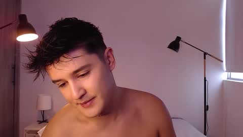 Snapshot of angelcossio chatting on October 31, 7:04 pm Angel online show from October 31, 7:04 pm