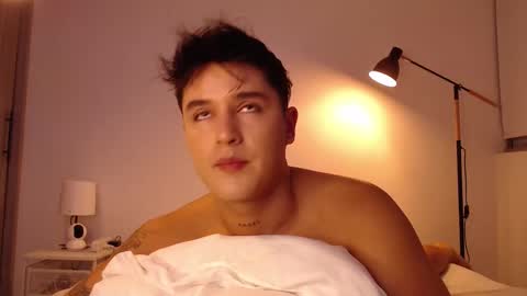 Snapshot of angelcossio chatting on November 2, 12:24 am Angel online show from November 2, 12:24 am