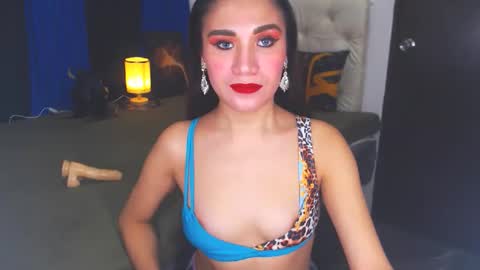 Snapshot of angelcumfallen chatting on January 12, 12:28 am Angel online show from January 12, 12:28 am