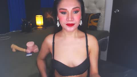 Snapshot of angelcumfallen chatting on January 18, 1:30 am Angel online show from January 18, 1:30 am