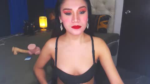 Snapshot of angelcumfallen chatting on January 18, 7:17 am Angel online show from January 18, 7:17 am