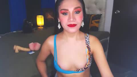 Snapshot of angelcumfallen chatting on January 22, 2:37 am Angel online show from January 22, 2:37 am