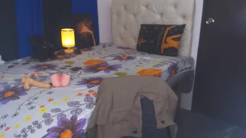 Snapshot of angelcumfallen chatting on January 26, 6:06 pm Angel online show from January 26, 6:06 pm